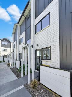 Stylish 2-Bedroom Home with Front Yard - 9