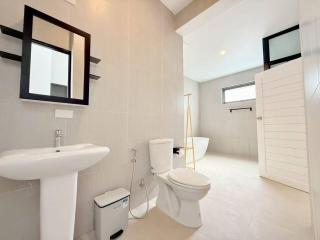 Brand new luxurious 3 story private Rooftop Pool - 4