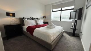 Stylish Cashel Townhouse Stay - 9