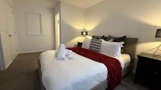 Stylish Cashel Townhouse Stay - 5