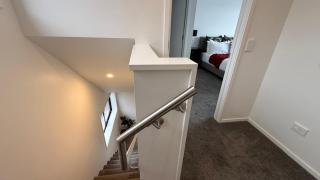 Stylish Cashel Townhouse Stay - 1
