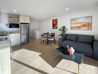Chic 1-Bedroom Apartment with Balcony in Ferry Rd - 7