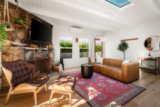 Laurel Canyon Hideaway Fireplace and Sauna - 3