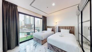 Vacationer Holiday Homes l Lux 2 Bedroom Apartment with Marina & Skyline View Prime Location - 1