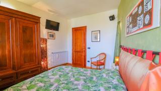 Elegant Home - with Jacuzzi and Balconies - 7