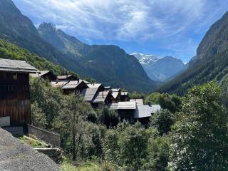 Mountain house with two barns and a garden - 2