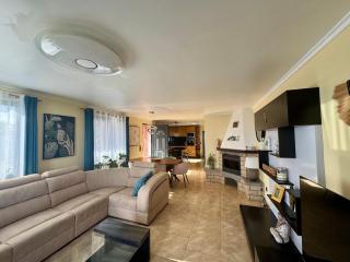 Bella Vista Home - 1