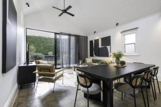 Poets Corner Elegant 4BR Historic Home in Elwood - 3