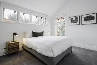 Poets Corner Elegant 4BR Historic Home in Elwood - 1