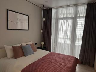 MAKSIM Modern Apartment - 8