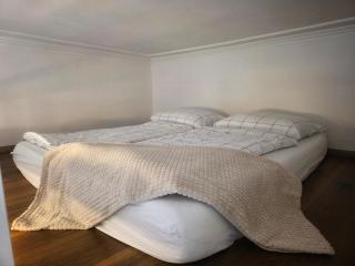 Small studio with loft bed - 2