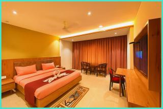 SWIMMING POOL Hotel Luxuaray R-Bay Near Jagannath Temple And Sea Beach - Parking- Spa With Restaurant Facilities - Fully Air Conditioning Luxuary Rooms - Top service with lots of Love - 0