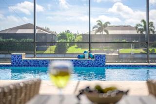 Alora Villa in Central Location with Southern Facing Fresh Water Canal - Vesteva - 7