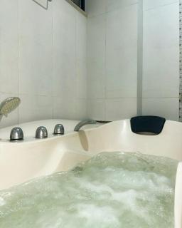 2BHK Fusion Loft - Jaccuzi - Cinema - PS4 - Rawalpindi - 5