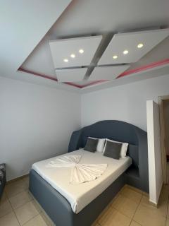 Golden Flower Hotel - 8