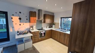 Stylish 2BDR Flat with Private Terrace NW London - 9