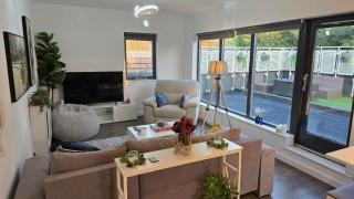 Stylish 2BDR Flat with Private Terrace NW London - 3