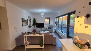 Stylish 2BDR Flat with Private Terrace NW London - 1