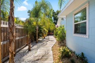 Oasis Family Getaway St Petersburg - 6