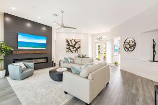 Avida Serena - Luxury Rental in Walking Distance to Cape Harbor - 0