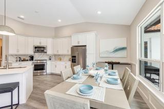 Avida Serena - Luxury Rental in Walking Distance to Cape Harbor - 2