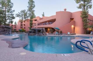 Cozy phoenix condo in a gated community with pool access - 0