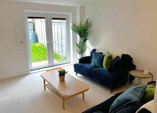 Andover Charming Three Bedroom House - 0