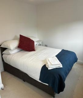 Andover Charming Three Bedroom House - 6