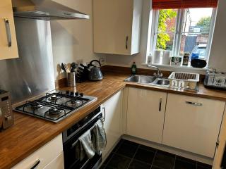 Andover Charming Three Bedroom House - 5