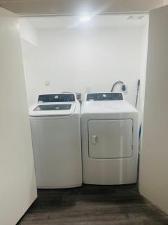 3BR Townhome 15mins from Downtown Sleeps 6 - 5