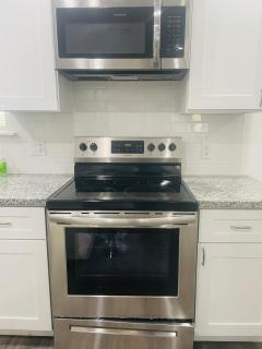 3BR Townhome 15mins from Downtown Sleeps 6 - 2