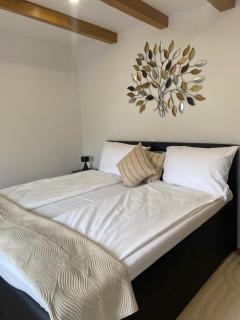 FeWo A 6 J 22 Michelangelo NETFLIX Fußgängerzone - 1