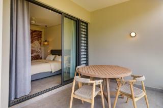 Amaris Apartment Beachfront by Oceanaxe Holidays - 2