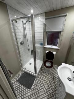 Central 2 bed Apartment Bangor - 5