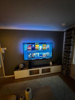 Central 2 bed Apartment Bangor - 2