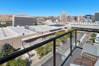 Luxury 2BR 2BA Penthouse-Pool, Gym, Pkg, Views! - 2