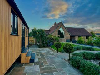 Dingle Dell and Shepherds Rest - Riverbank Farm - 0