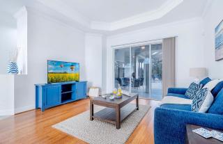 Blue Seas- Luxurious Home-Perfect for two families - 4