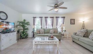 Boca 3b/2 bath, Located in a quiet residential nei - 4