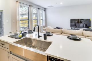 Less Than 2 Mi Kalahari and Dell Diamond! Modern Townhome - 4