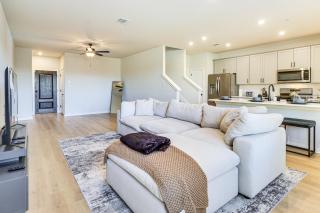 Less Than 2 Mi Kalahari and Dell Diamond! Modern Townhome - 6