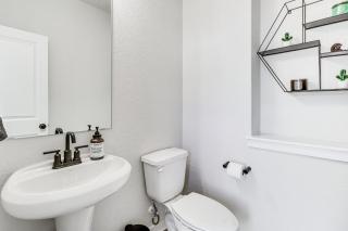 Less Than 2 Mi Kalahari and Dell Diamond! Modern Townhome - 2