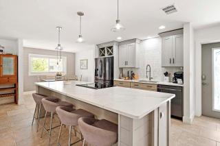 Bungalow Breeze - 4 Bedroom 3 Bath Coastal Flair - 6