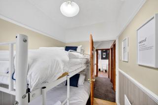 5 BR 2B Home near Cardiff Central - 5