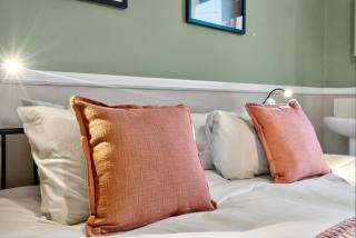 5 BR 2B Home near Cardiff Central - 3