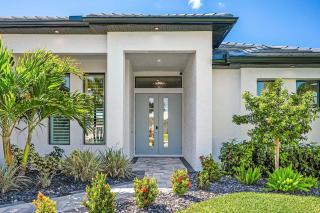 Canal Breeze - Luxury and Spacious 5 Bedroom Villa with Gulf Access - 0