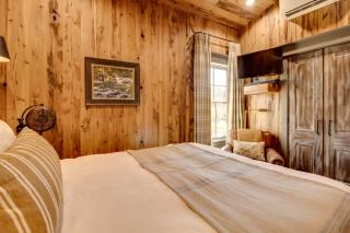 Walk to White River Cozy Escape with Screened Porch - 1