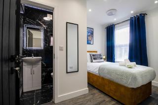 Bedford Short and Long Stay, Free Wi-Fi, Parking & Sleeps 8 - 2