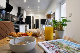 Bedford Short and Long Stay, Free Wi-Fi, Parking & Sleeps 8 - 8