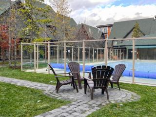 Marvellous Poolside Chalet - Pool & Hot Tub - Pets - 9